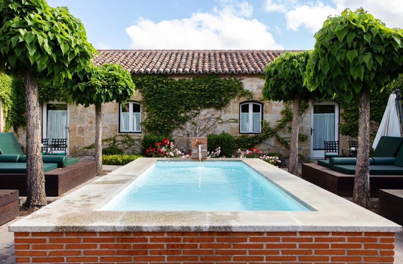 Hacienda Zorita Wine Hotel & Spa 발베르돈 외부 사진 The swimming pool at the hotel
