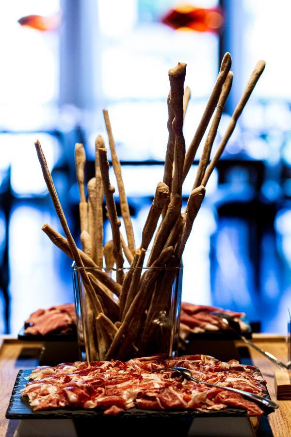 Hacienda Zorita Wine Hotel & Spa 발베르돈 외부 사진 Grissini