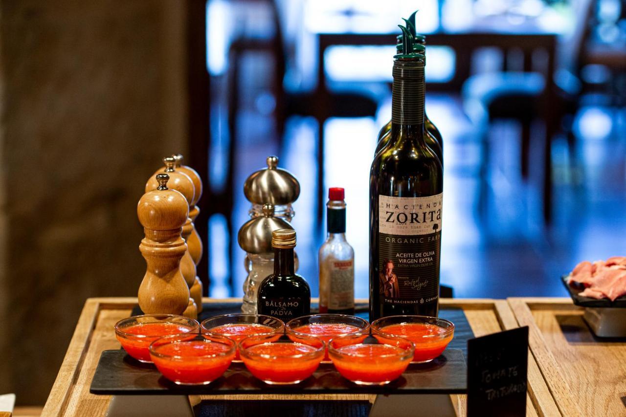 Hacienda Zorita Wine Hotel & Spa 발베르돈 외부 사진 A bottle of ZORIT